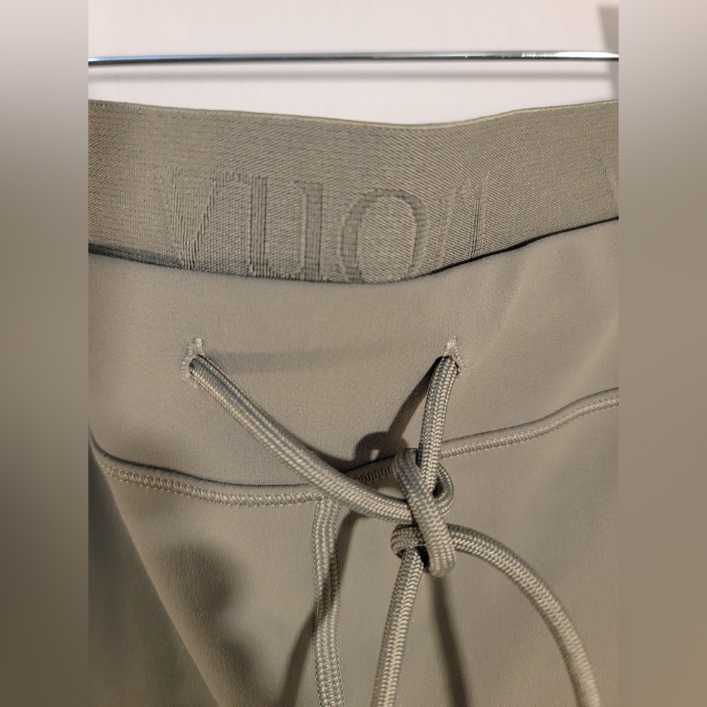Vuori•Elevate Daily Legging•SOLD OUT•Form High Rise Pant•Pistachio•LIKE NEW• Med - Picture 6 of 15